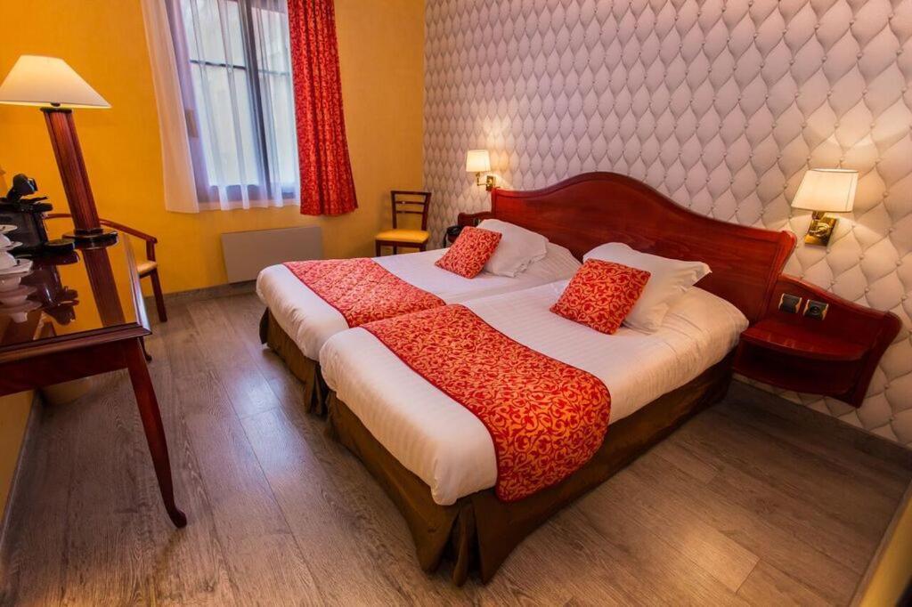 Cit'Hotel - Hotel Le Cedre โนยง ภายนอก รูปภาพ