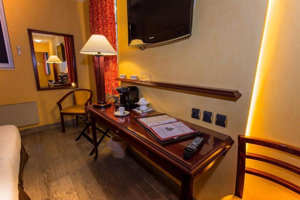 Cit'Hotel - Hotel Le Cedre โนยง ภายนอก รูปภาพ