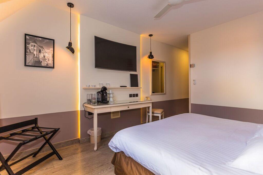 Cit'Hotel - Hotel Le Cedre โนยง ภายนอก รูปภาพ